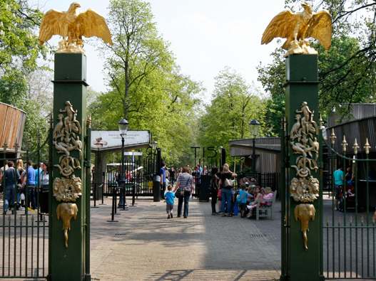 Historische ingang van ARTIS Amsterdam Royal Zoo