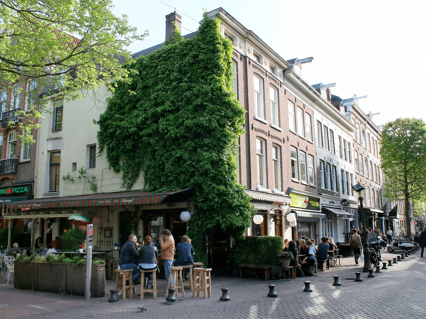 Cafés, winkels en straten in de Amsterdamse wijk De Pijp